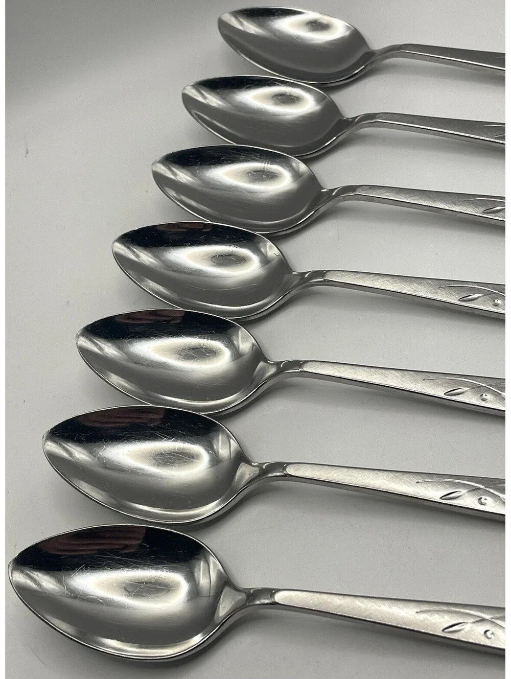 7- ONEIDA HEIRLOOM Cube Mark WILL O' WISP Stainless Teaspoon Lot ~6 1/8